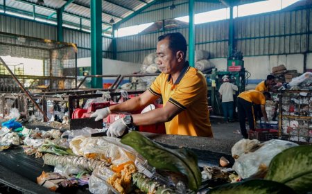 Hari Bhayangkara ke -80, Polres Probolinggo Salurkan Bantuan Alat Pertanian dan Droping 10 Ribu Liter Air Bersih di Banyuanyar